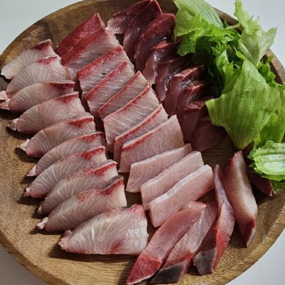 [신상품] 제철 방어회 대방어 300g x 1팩 (원물 10-14kg급)